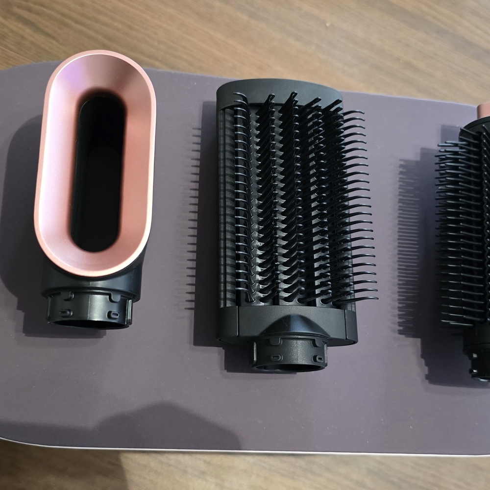 Dyson Airwrap Complete Styler in Pale Pink and Rose Gold - Picture 4 of 7